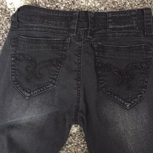 Black jeans so cute on!
